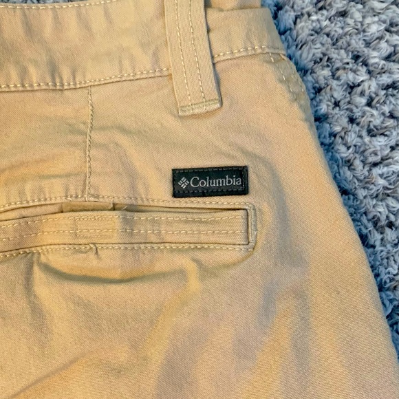 Columbia brand khaki/beige shorts - size W 30 - Picture 3 of 5